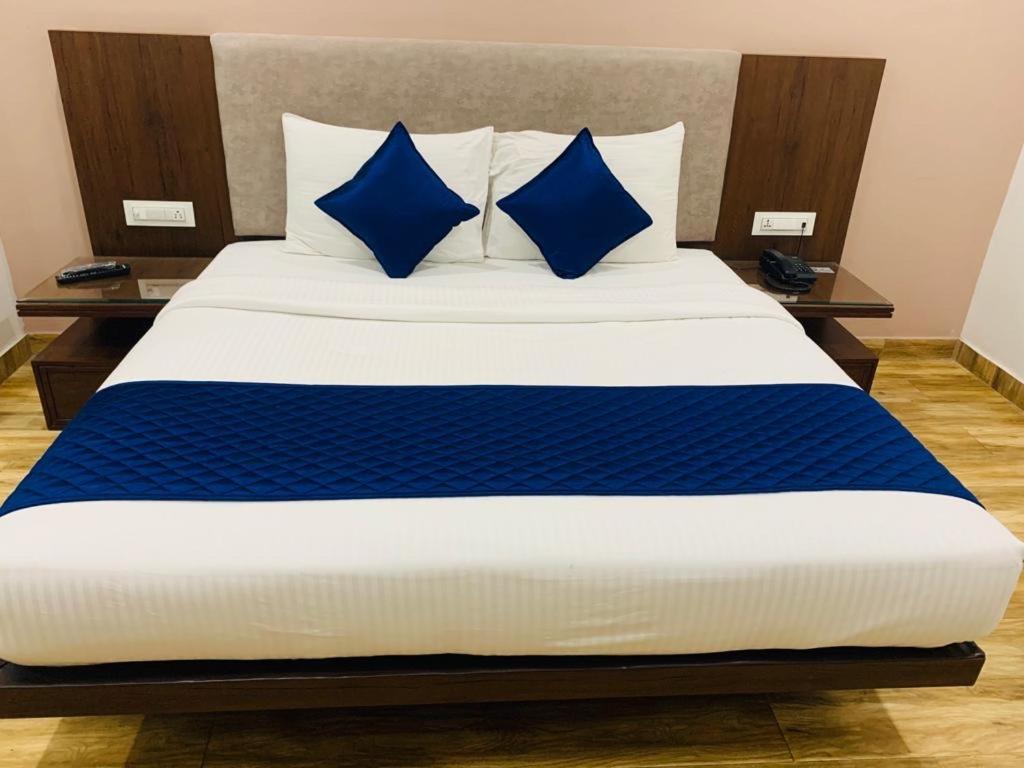 Hotel Ak Suites Patiāla エクステリア 写真