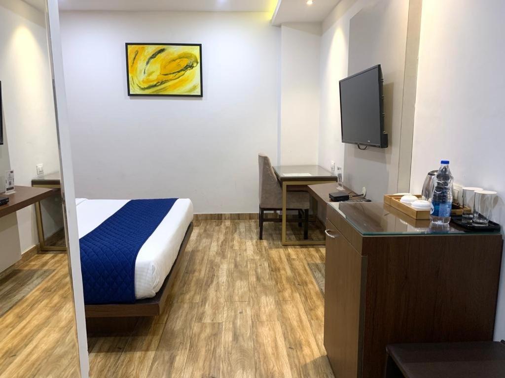 Hotel Ak Suites Patiāla エクステリア 写真