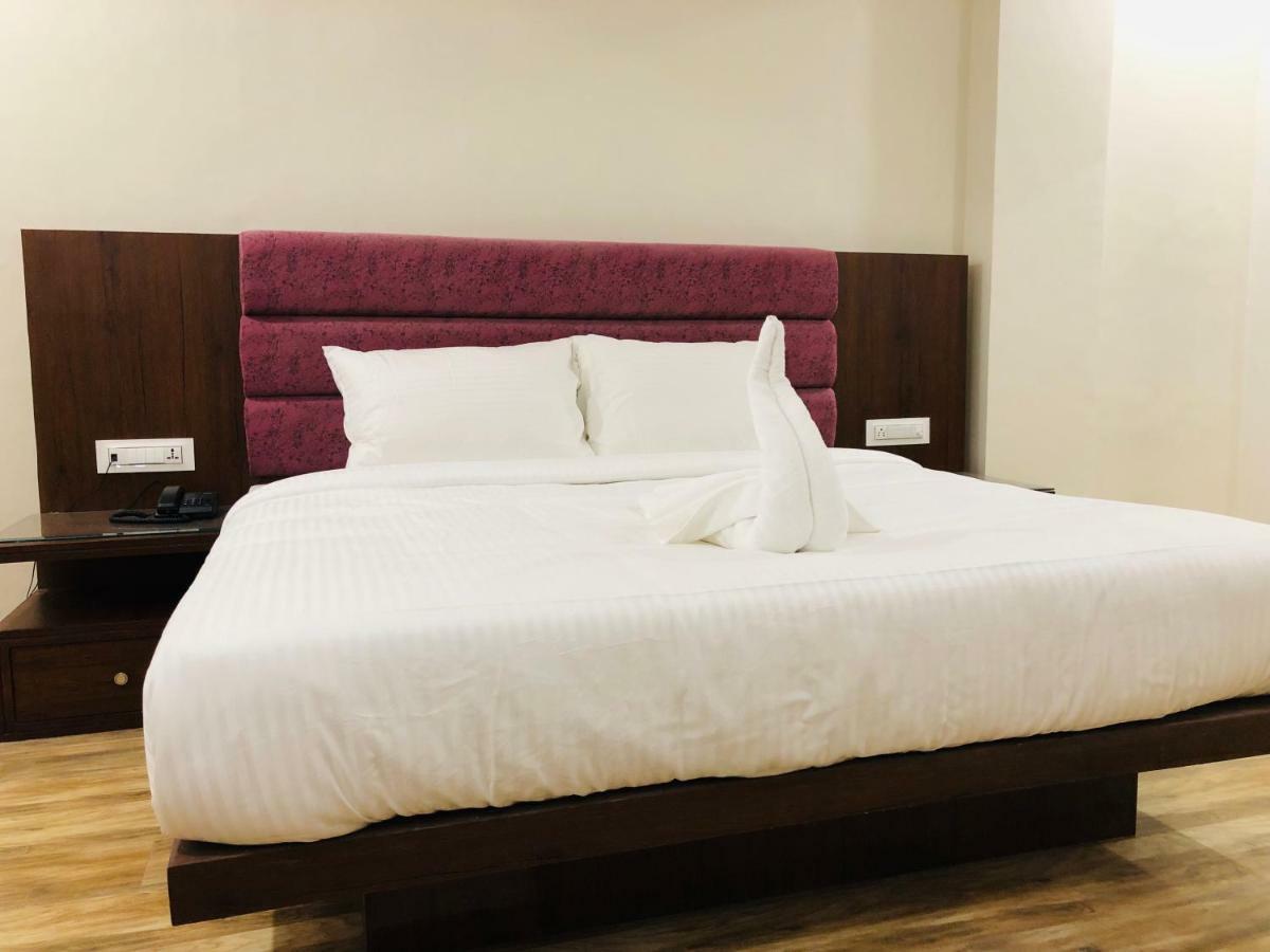 Hotel Ak Suites Patiāla エクステリア 写真