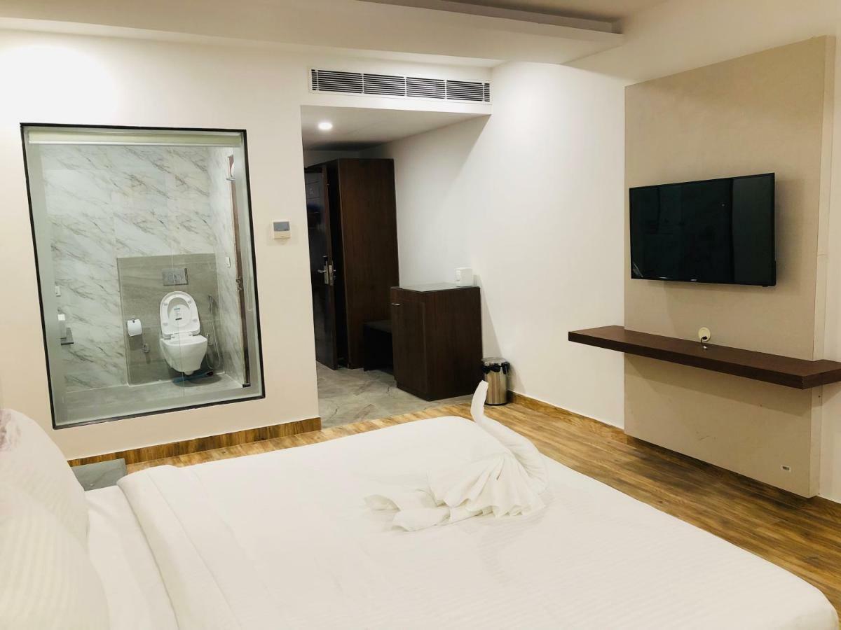 Hotel Ak Suites Patiāla エクステリア 写真