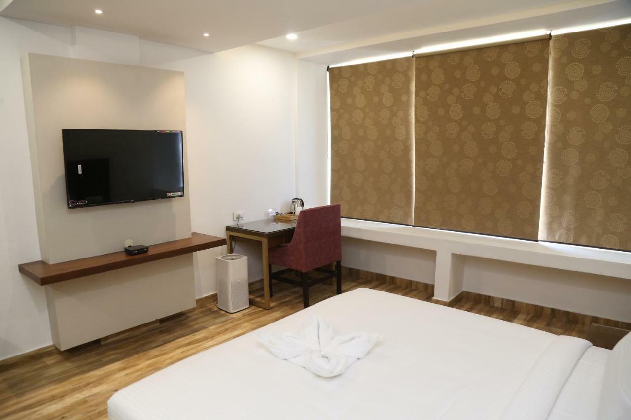 Hotel Ak Suites Patiāla エクステリア 写真