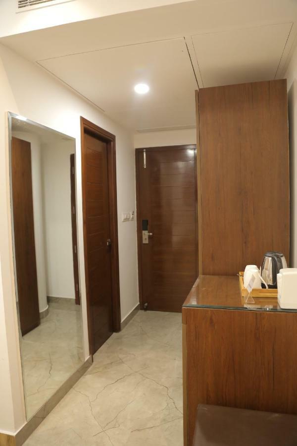 Hotel Ak Suites Patiāla エクステリア 写真