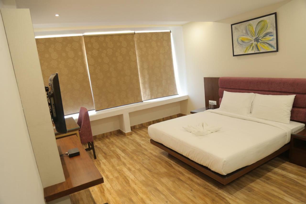 Hotel Ak Suites Patiāla エクステリア 写真