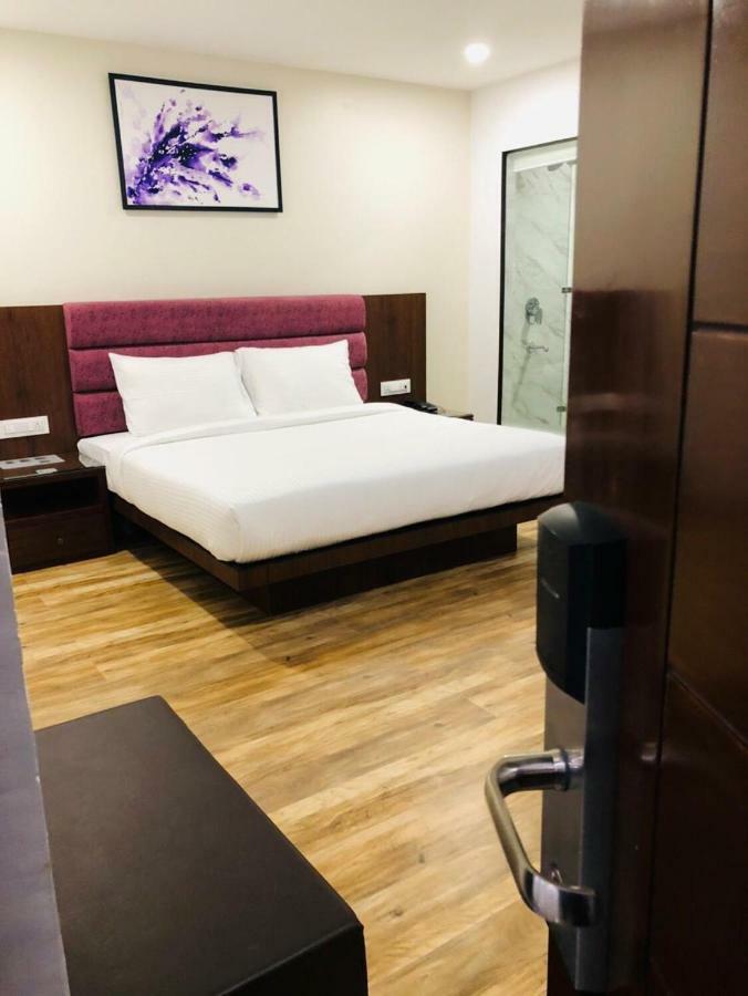 Hotel Ak Suites Patiāla エクステリア 写真